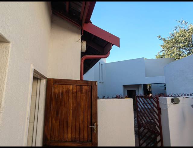 4 BEDROOM HOUSE FOR SALE IN OVERKRUIN